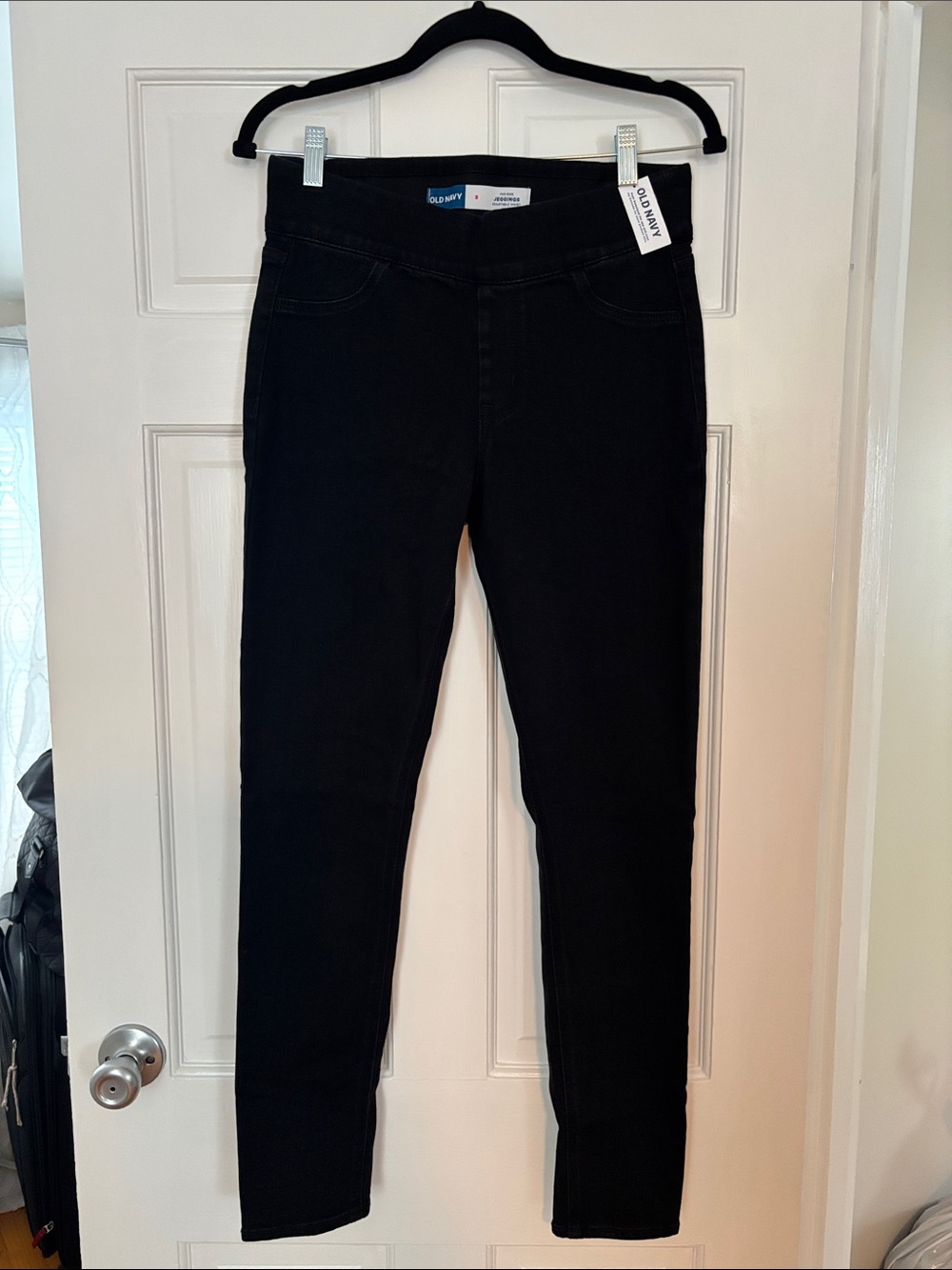 **New with tags! Old Navy Women's Black Stretch Skinny Jeans, size 8